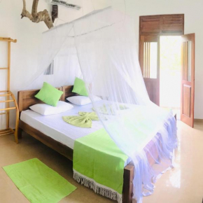 Отель Nalaka Relaxing Home  Weligama